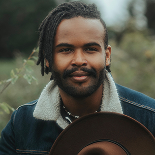 Justin Mackin Headshot