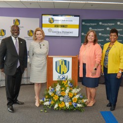 Dignitaries from 皇冠体育 and CPCC after signing “皇冠体育 Connect”– a new bachelor’s degree pathway that will expand college access to more students in Charlotte-Mecklenburg and beyond. 