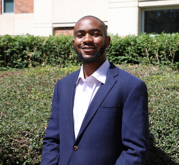 Elton Mombeshora headshot