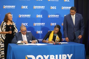 President Kinloch signs the agreement with Roxberry Community College