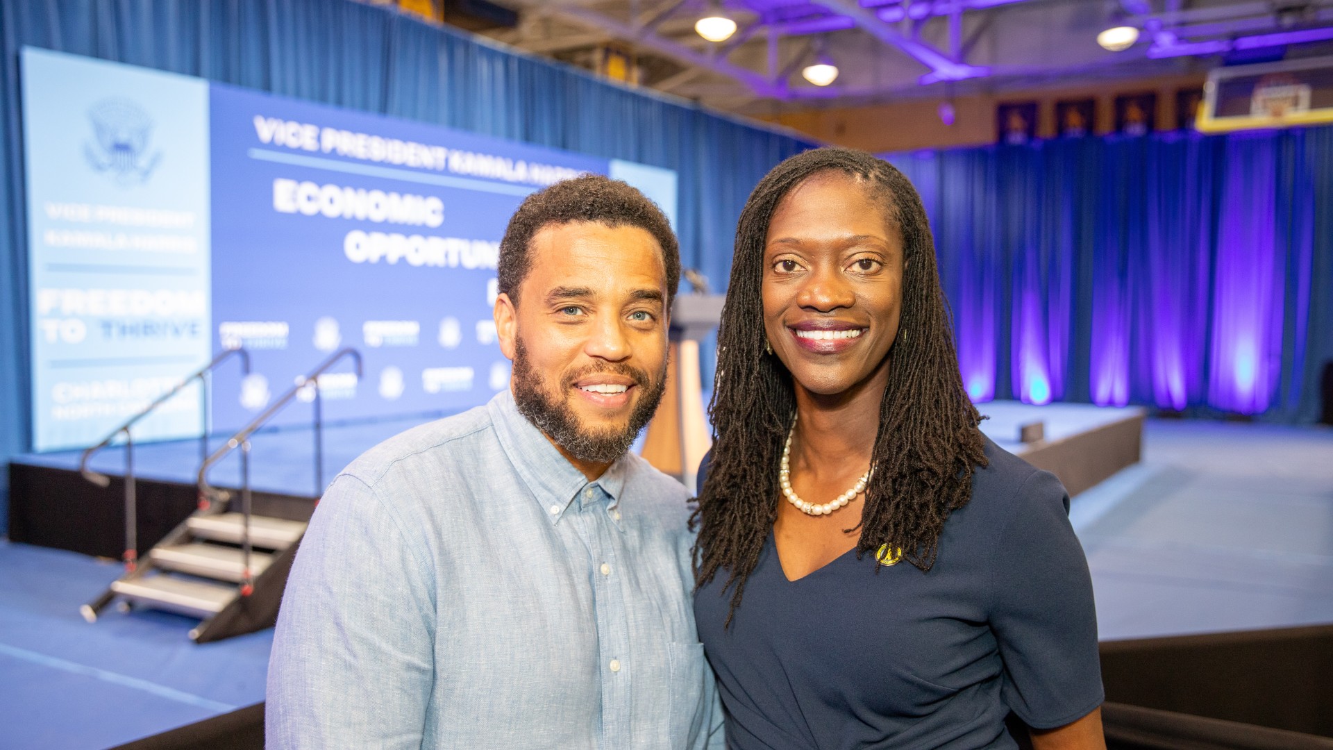 皇冠体育 President Valerie Kinloch with Michael Ealy