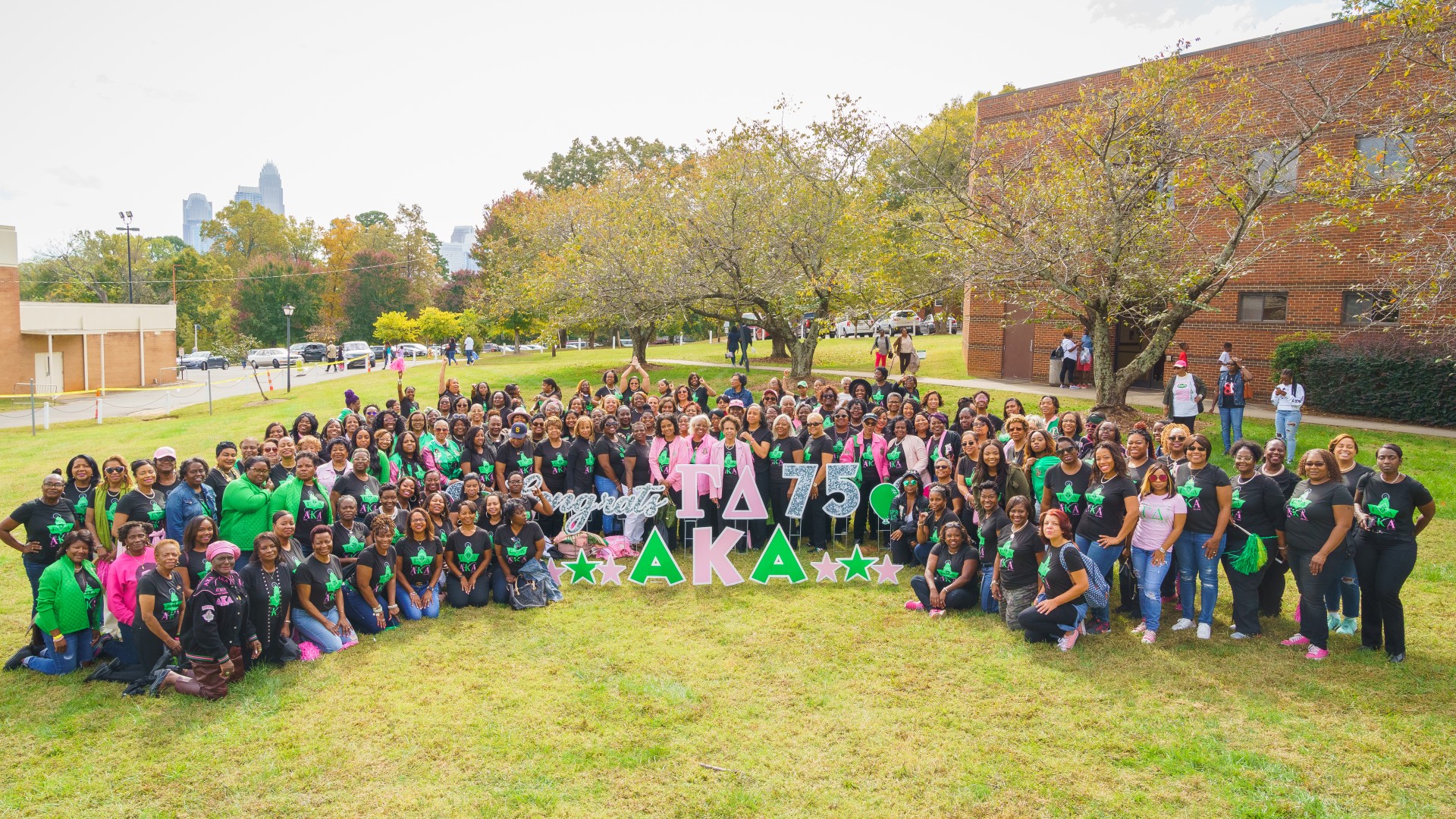 皇冠体育 AKAs celebrate 75th anniversary