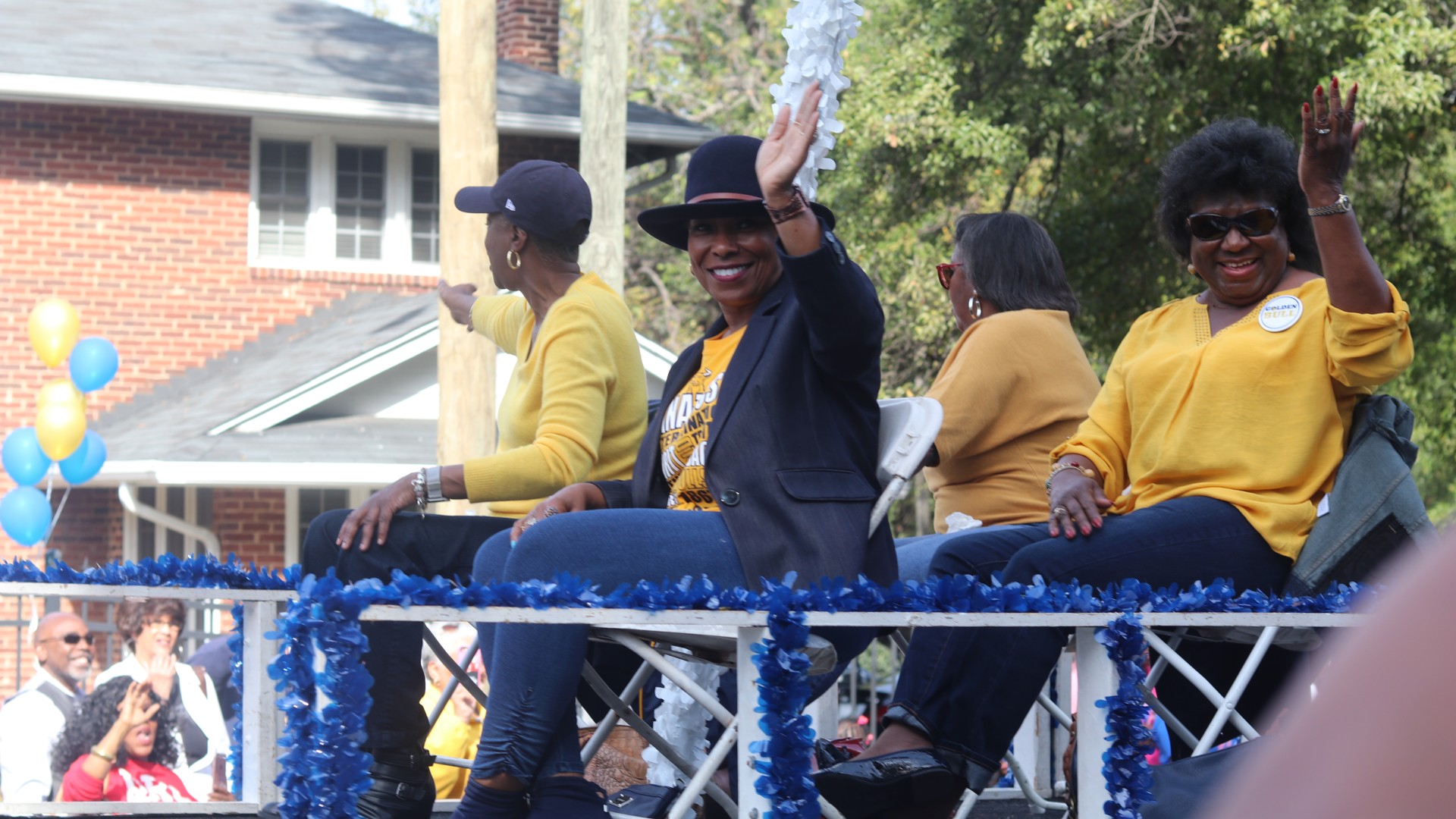 皇冠体育 Homecoming Parade