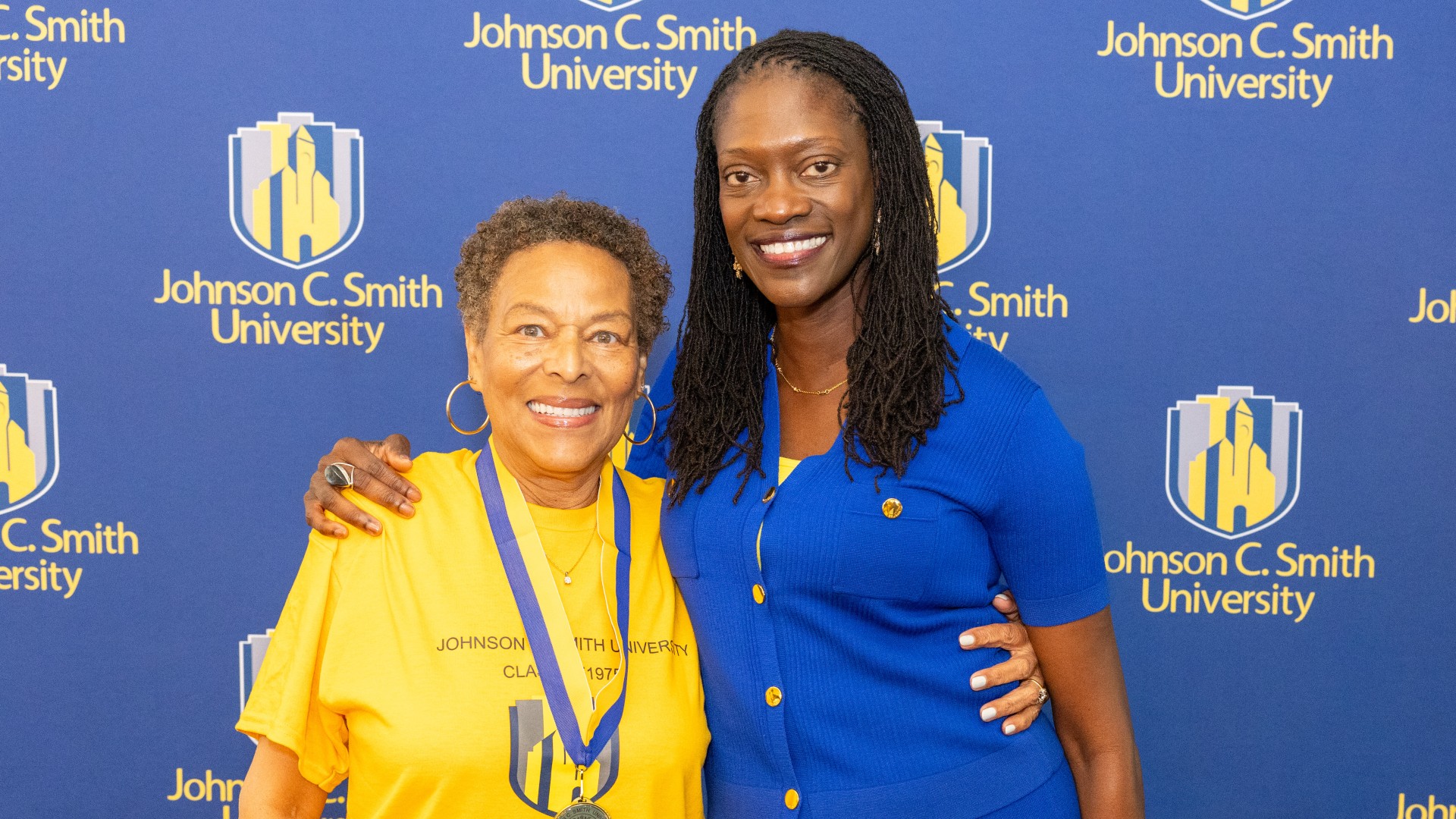 Golden Class medallion with President Kinloch Photos