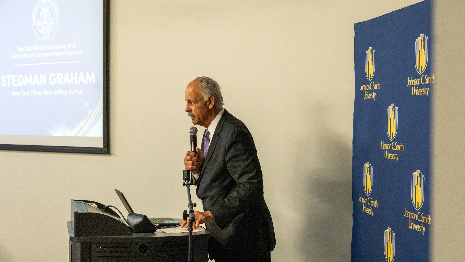 Stedman Graham talks at the Black Economic and Education Summit